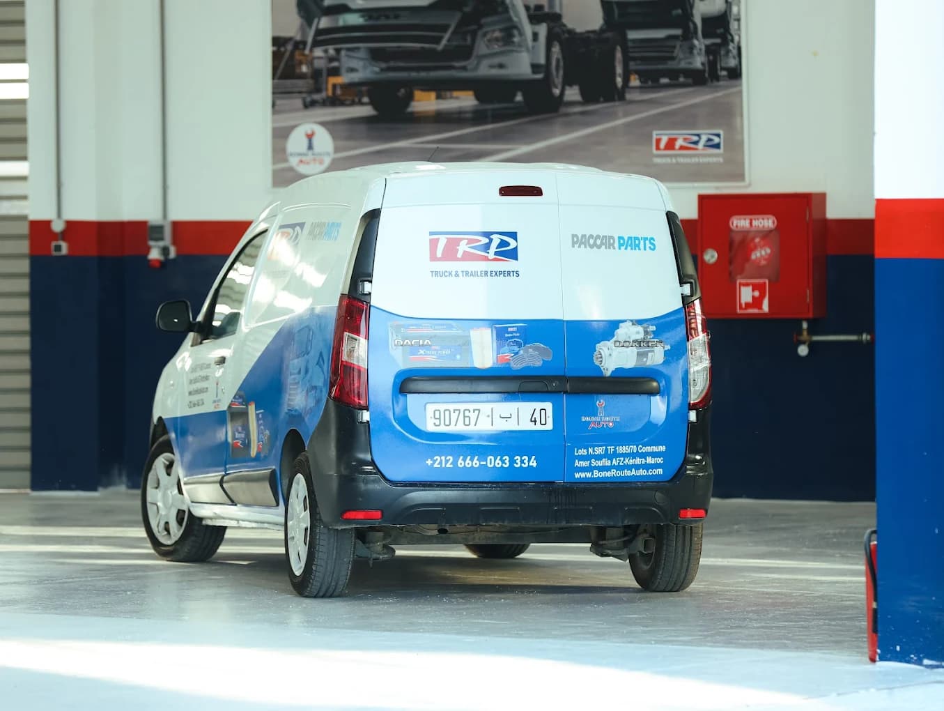 Véhicule d'intervention Bonne Route Auto au départ de l'atelier